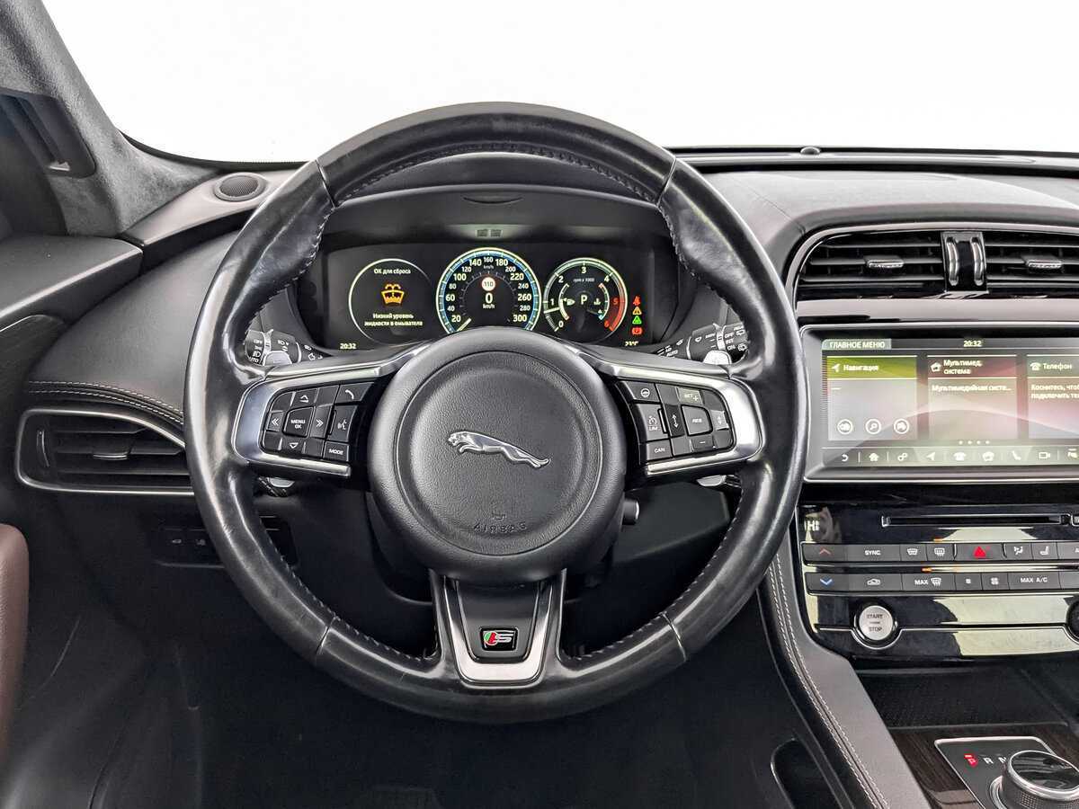 Купить Jaguar F-Pace с пробегом. Фото: #21
