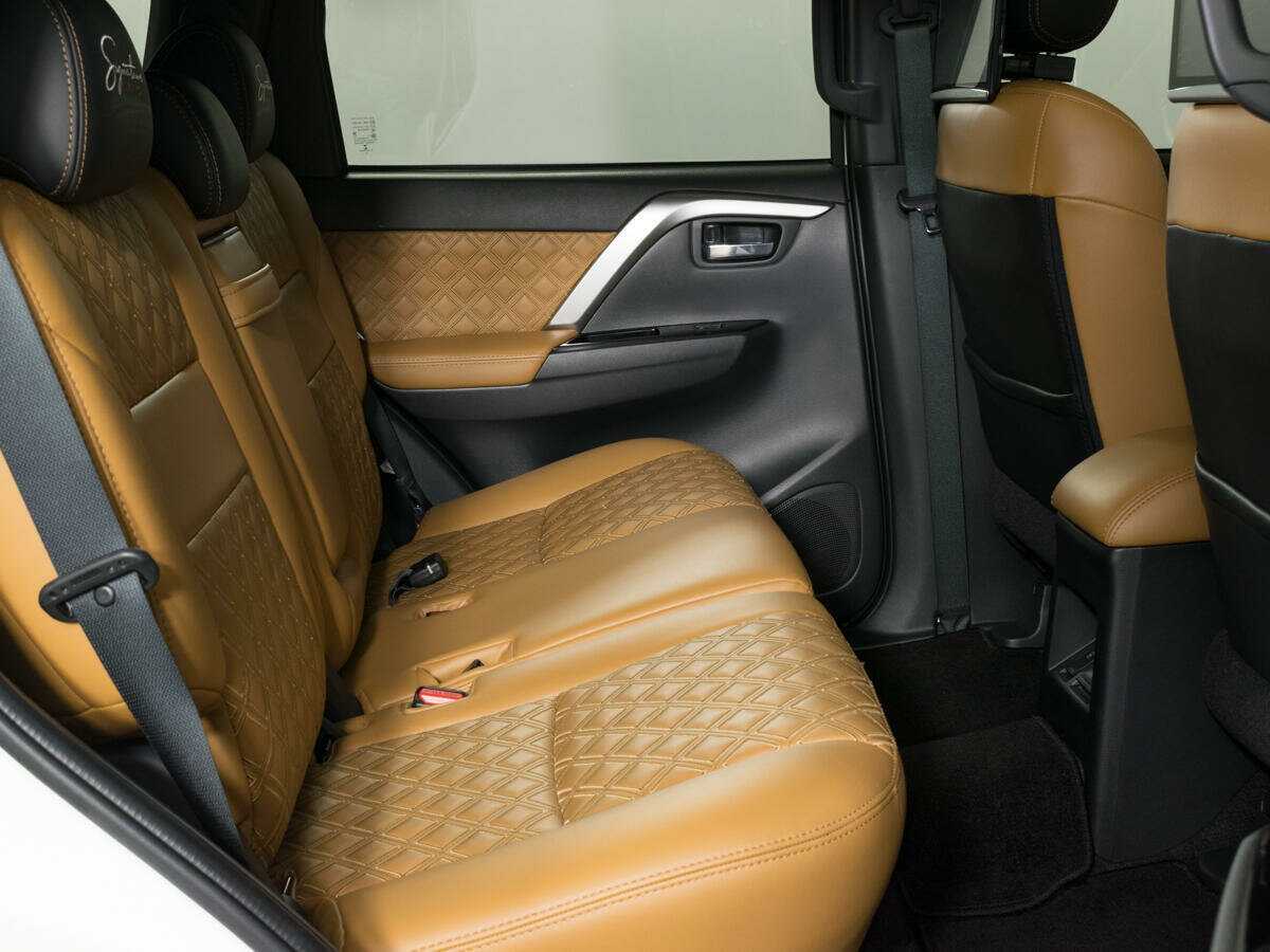 Купить Mitsubishi Montero Sport с пробегом. Фото: #11
