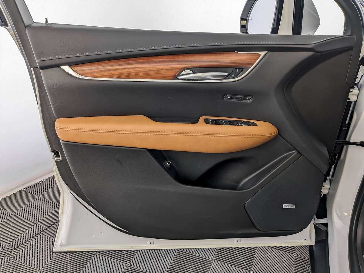 Купить Cadillac XT5 с пробегом. Фото: #18