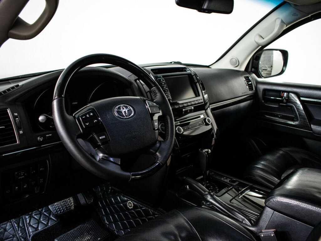 Купить Toyota Land Cruiser с пробегом. Фото: #11