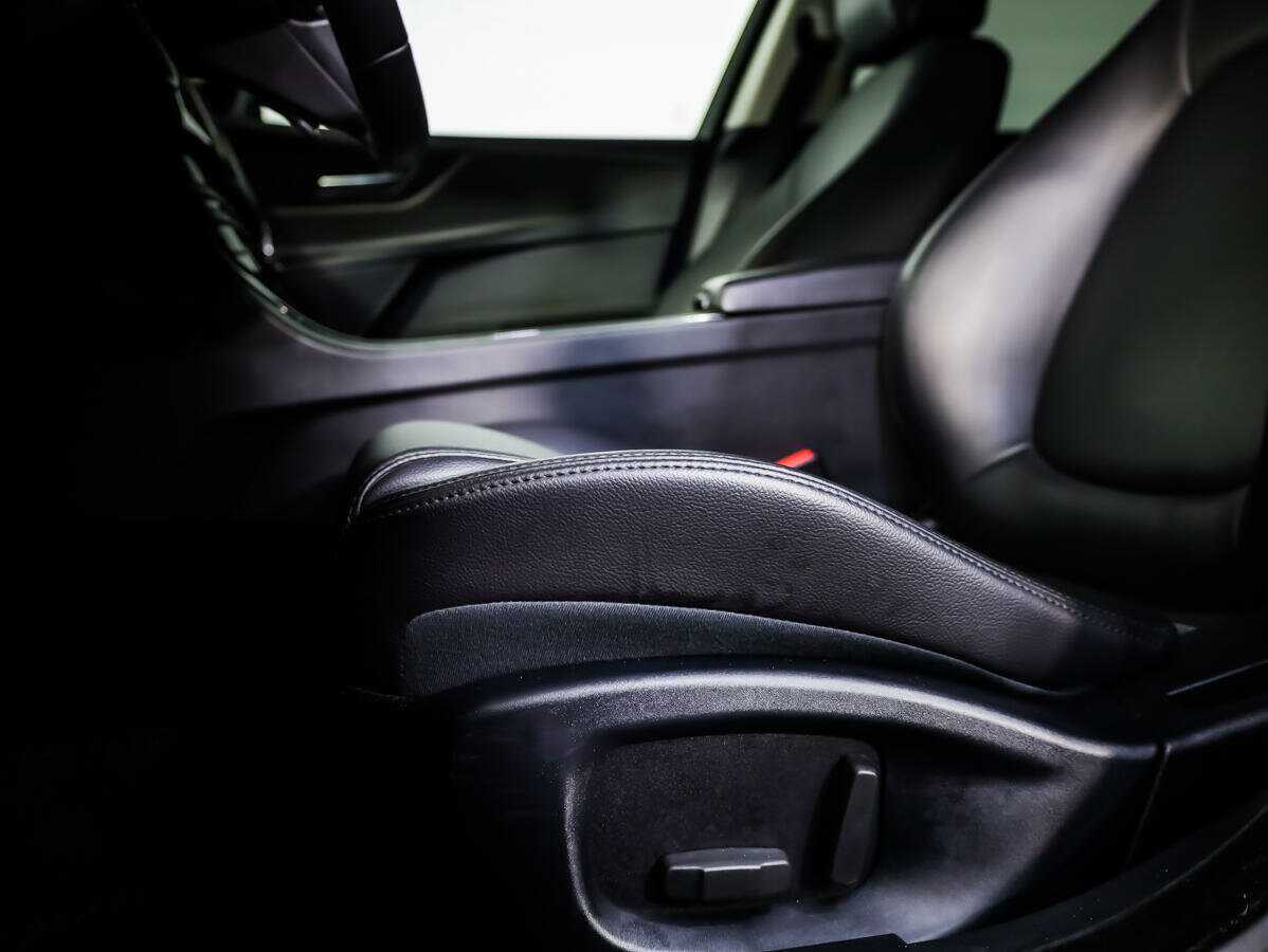 Купить Jaguar XE с пробегом. Фото: #15