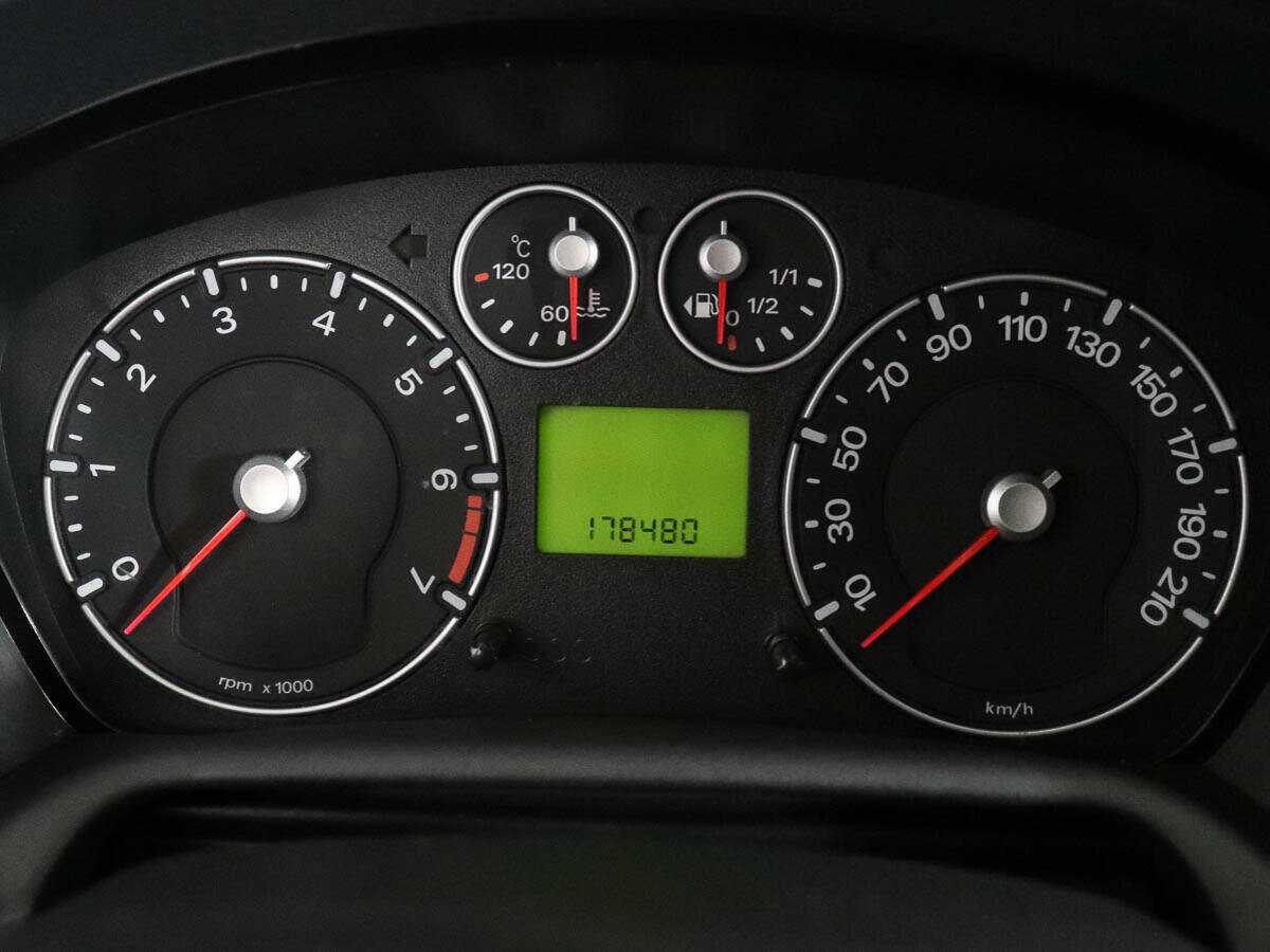 Купить Ford Fusion с пробегом. Фото: #9