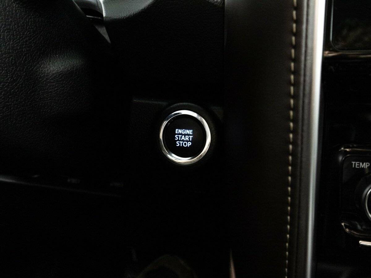 Купить Toyota Fortuner с пробегом. Фото: #16