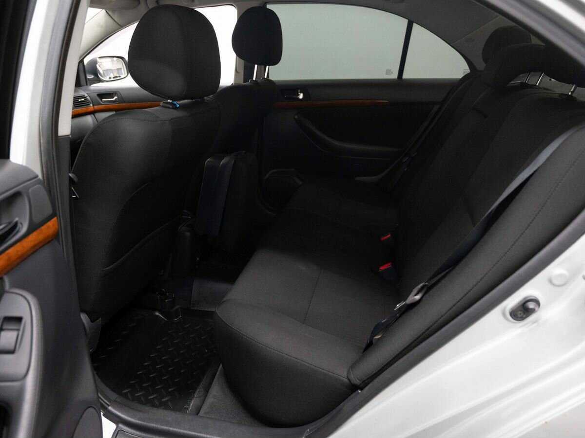 Купить Toyota Avensis с пробегом. Фото: #8