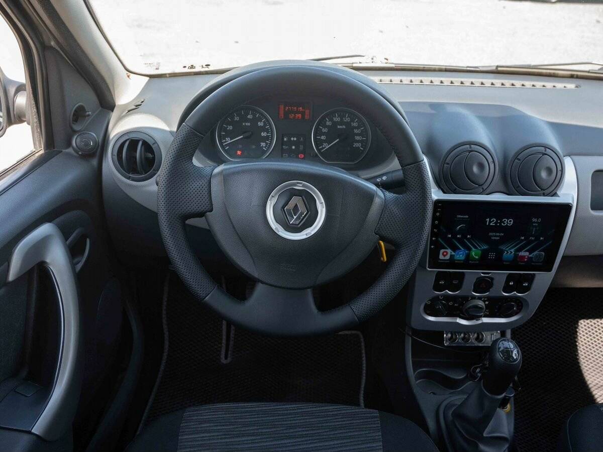 Купить Renault Logan с пробегом. Фото: #14
