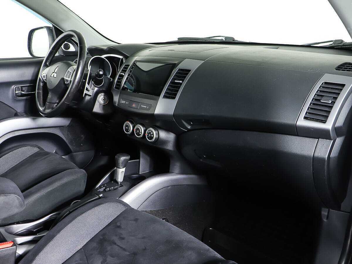Купить Mitsubishi Outlander с пробегом. Фото: #10