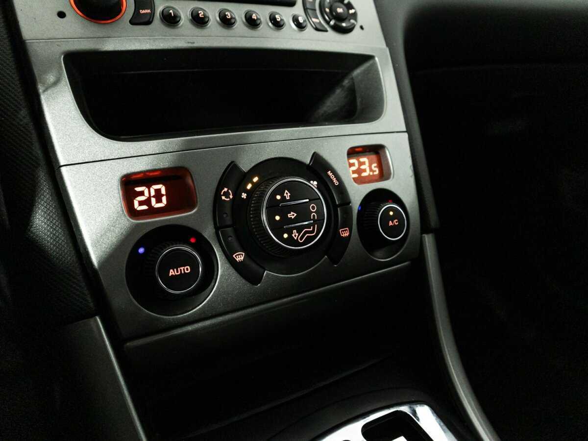 Купить Peugeot 308 с пробегом. Фото: #14