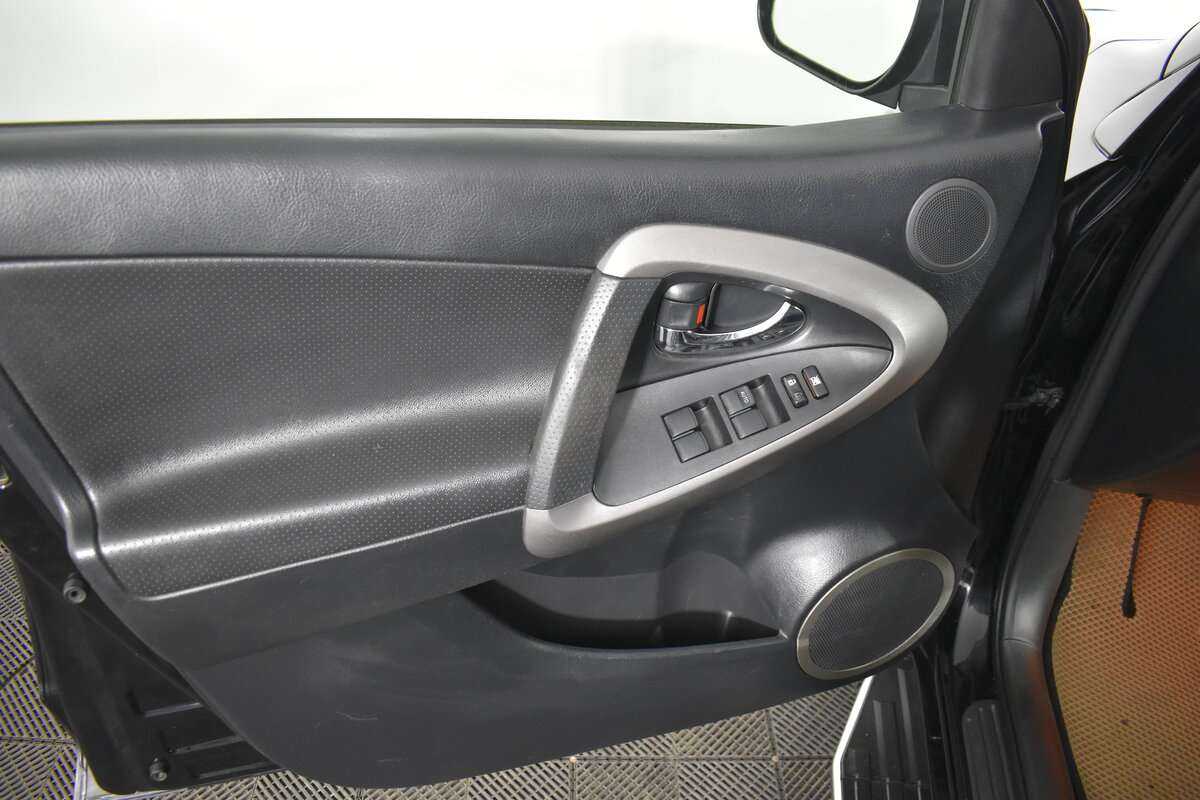 Купить Toyota RAV4 с пробегом. Фото: #11