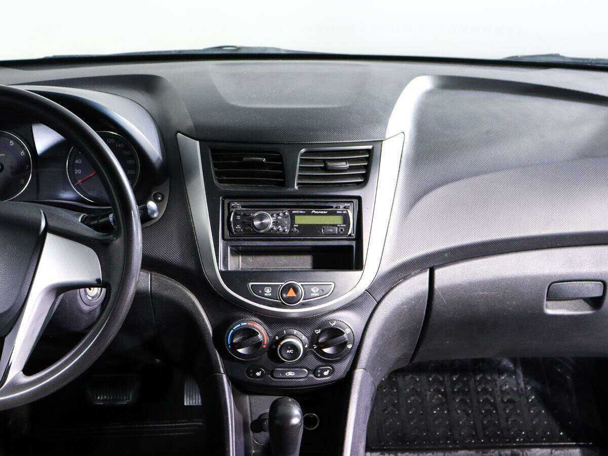 Купить Hyundai Solaris с пробегом. Фото: #10