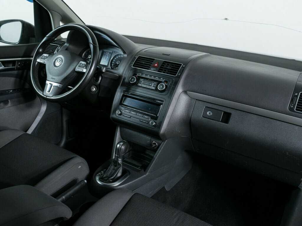 Купить Volkswagen Touran с пробегом. Фото: #7