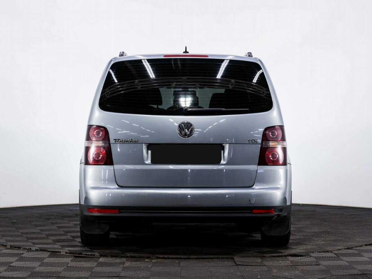 Купить Volkswagen Touran с пробегом. Фото: #4