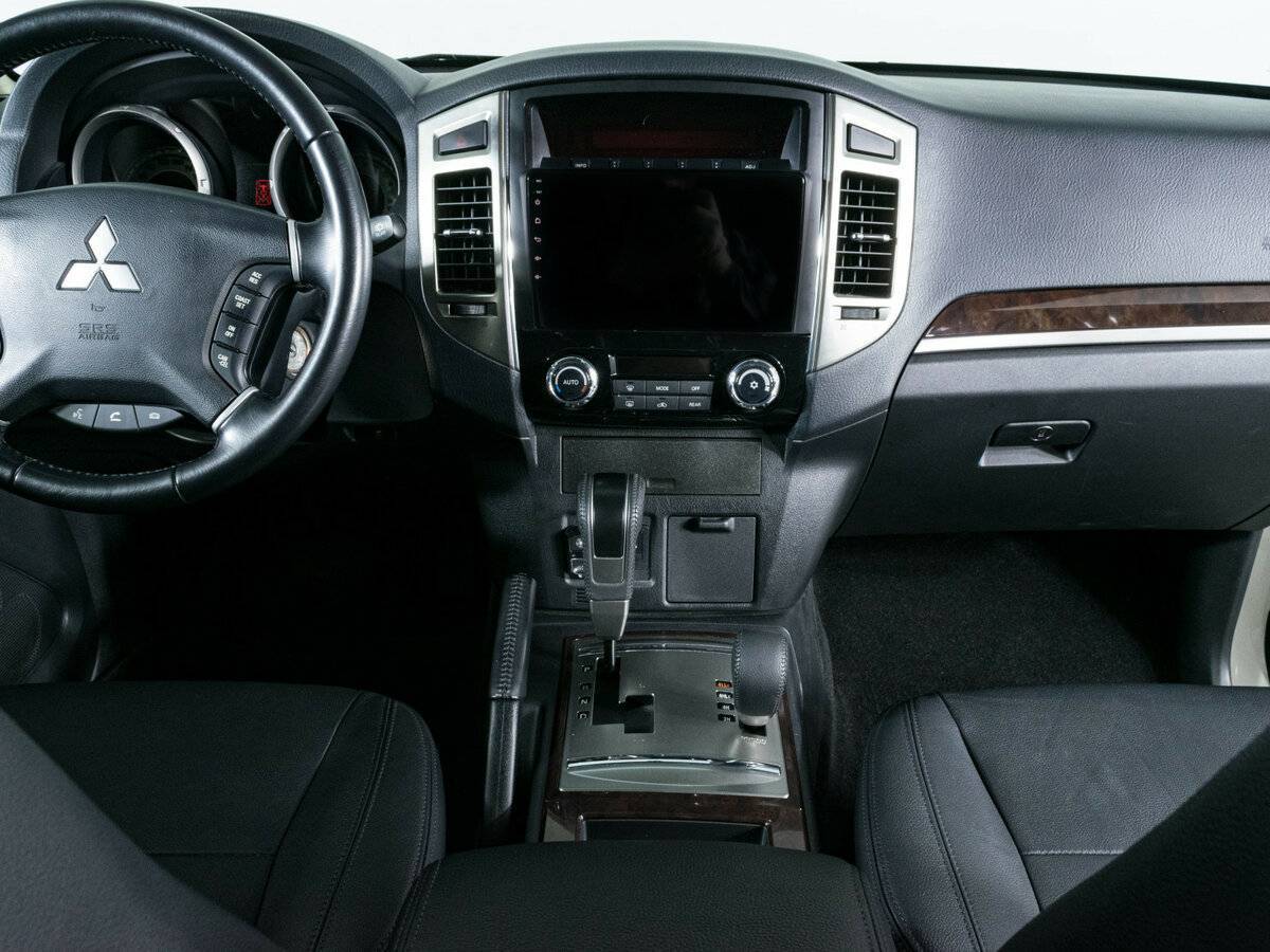 Купить Mitsubishi Pajero с пробегом. Фото: #10