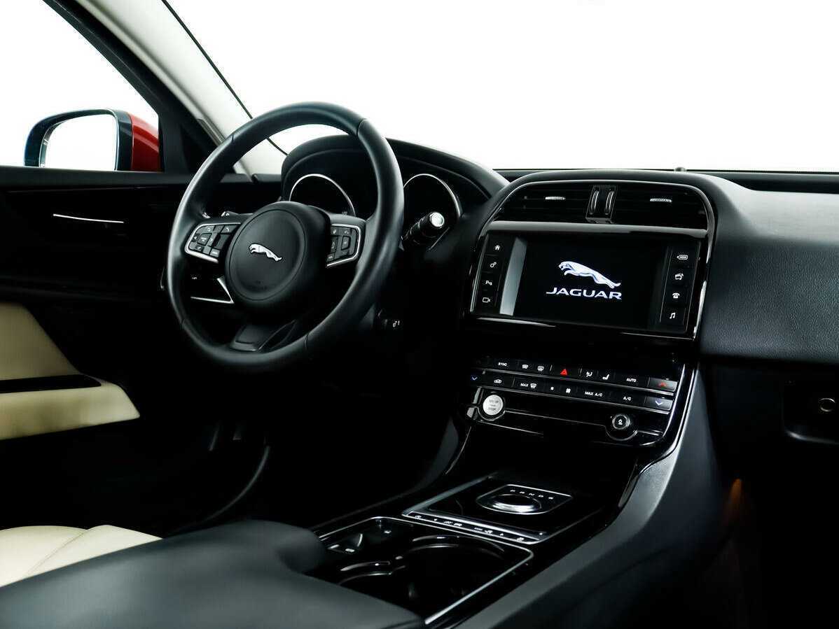 Купить Jaguar XE с пробегом. Фото: #8