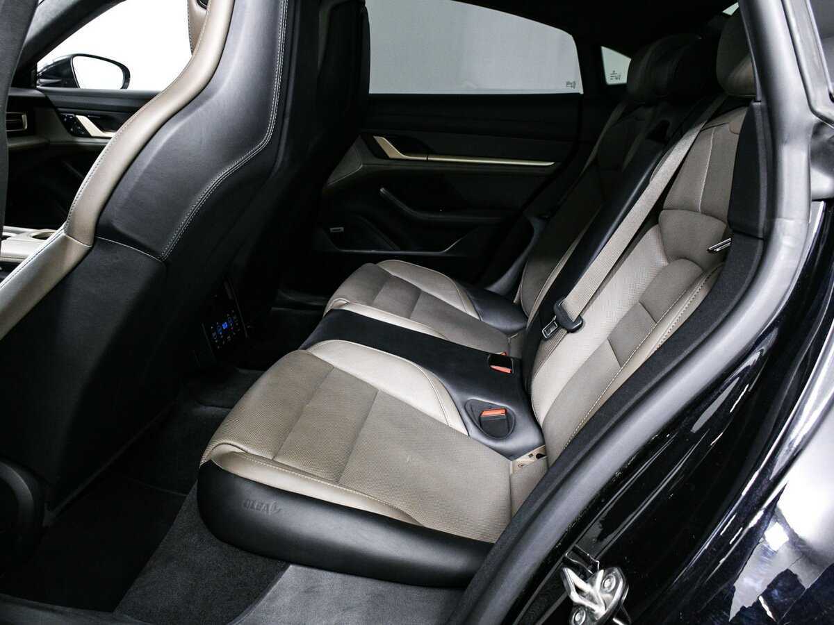 Купить Porsche Taycan с пробегом. Фото: #11