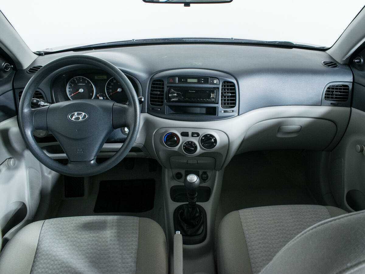 Купить Hyundai Verna с пробегом. Фото: #11