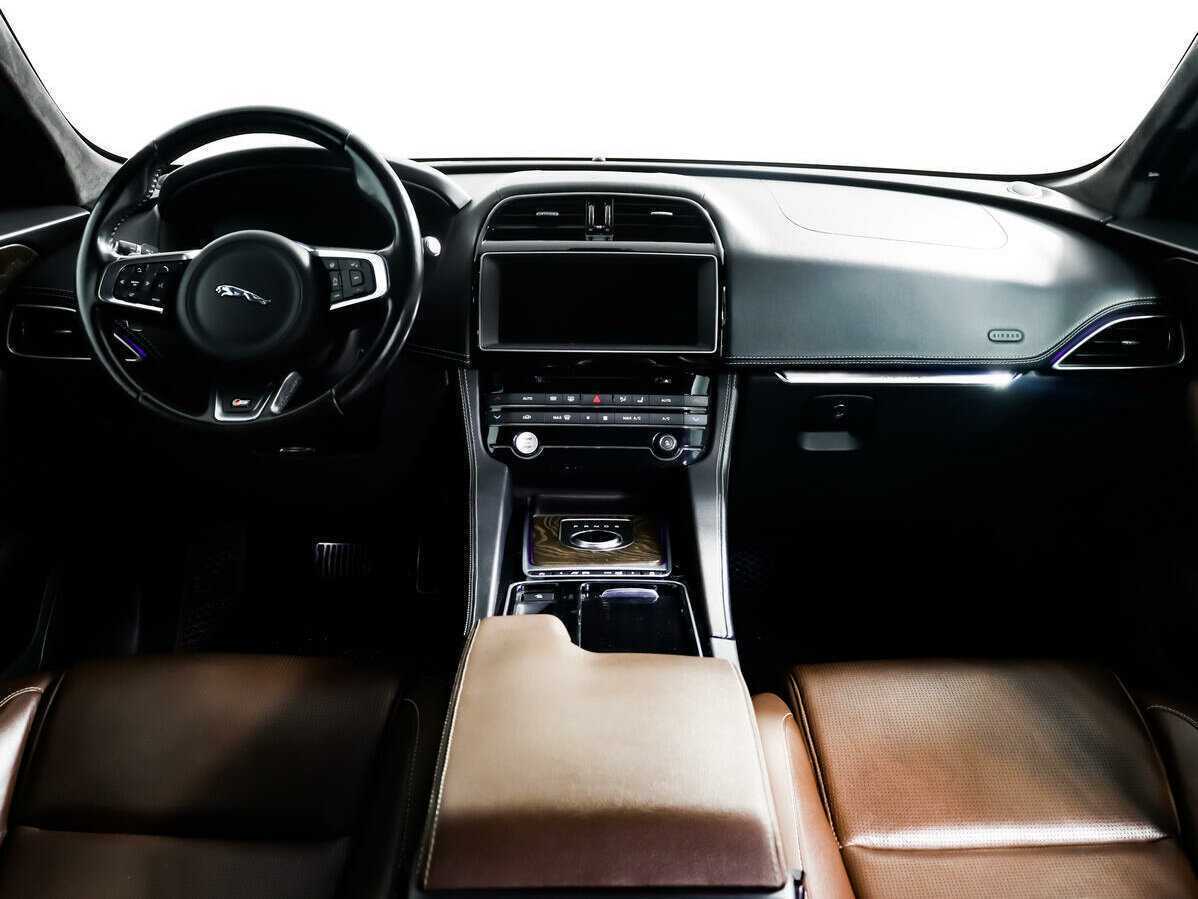 Купить Jaguar F-Pace с пробегом. Фото: #10
