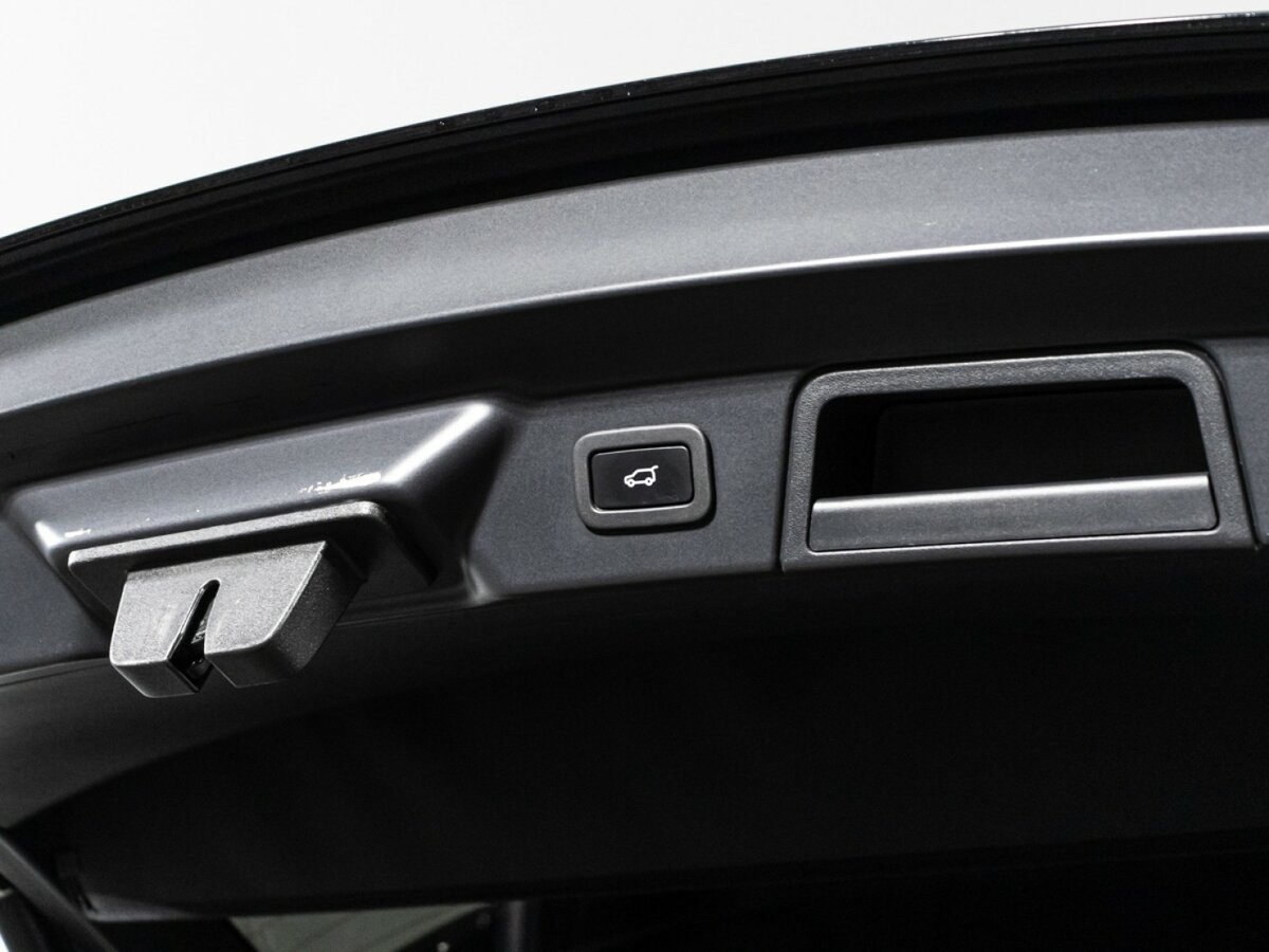 Купить Land Rover Range Rover Velar с пробегом. Фото: #12