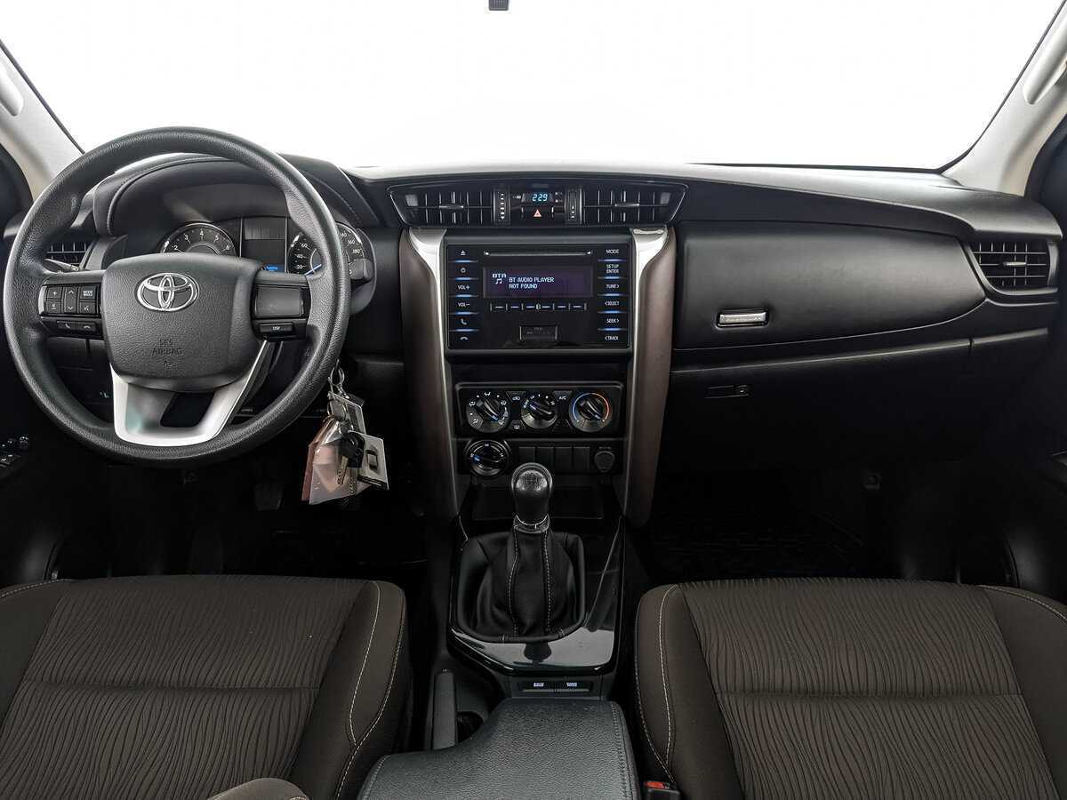 Купить Toyota Fortuner с пробегом. Фото: #11