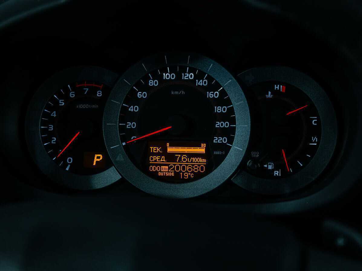 Купить Toyota RAV4 с пробегом. Фото: #10