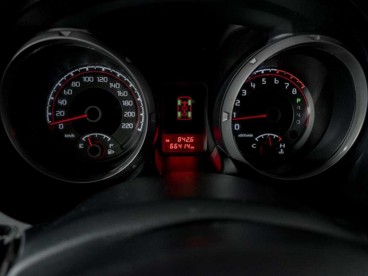 Купить Mitsubishi Pajero с пробегом. Фото: #10