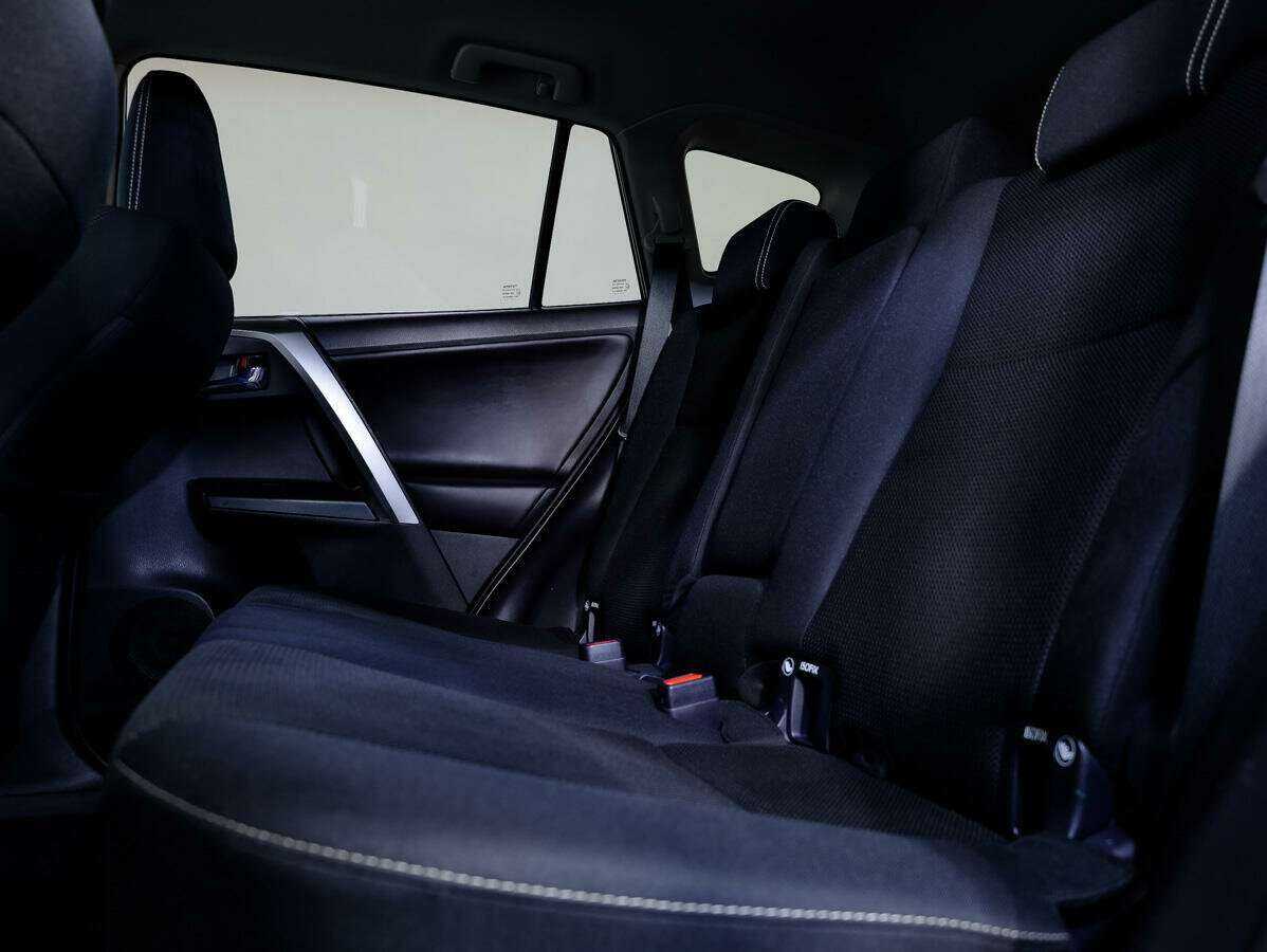 Купить Toyota RAV4 с пробегом. Фото: #8