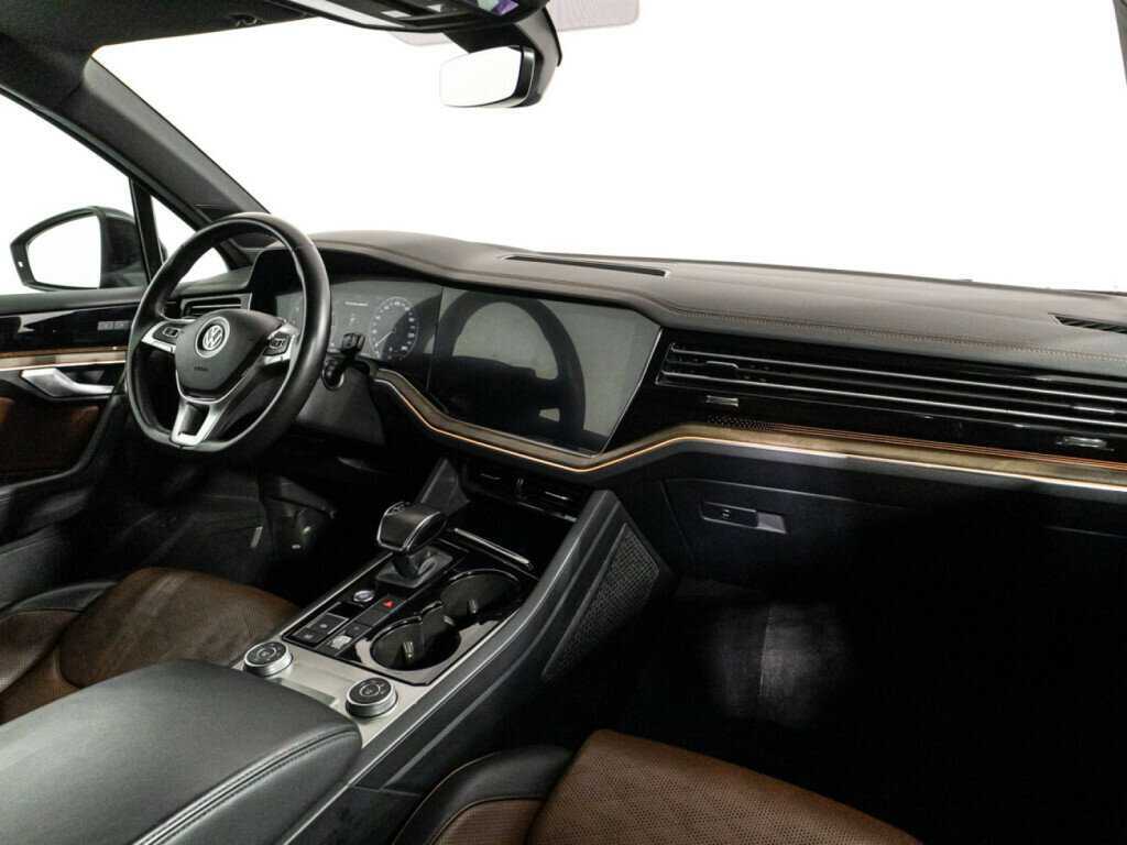 Купить Volkswagen Touareg с пробегом. Фото: #8