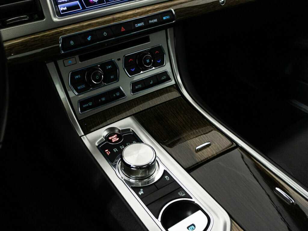Купить Jaguar XF с пробегом. Фото: #16