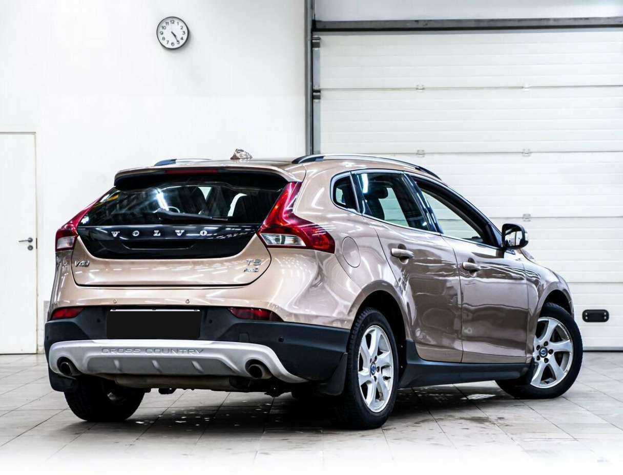 Купить Volvo V40 Cross Country с пробегом. Фото: #2