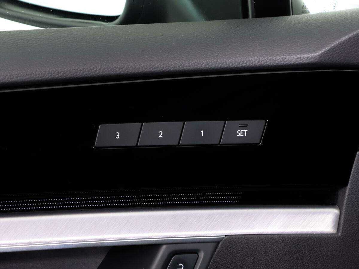 Купить Volkswagen Touareg с пробегом. Фото: #15