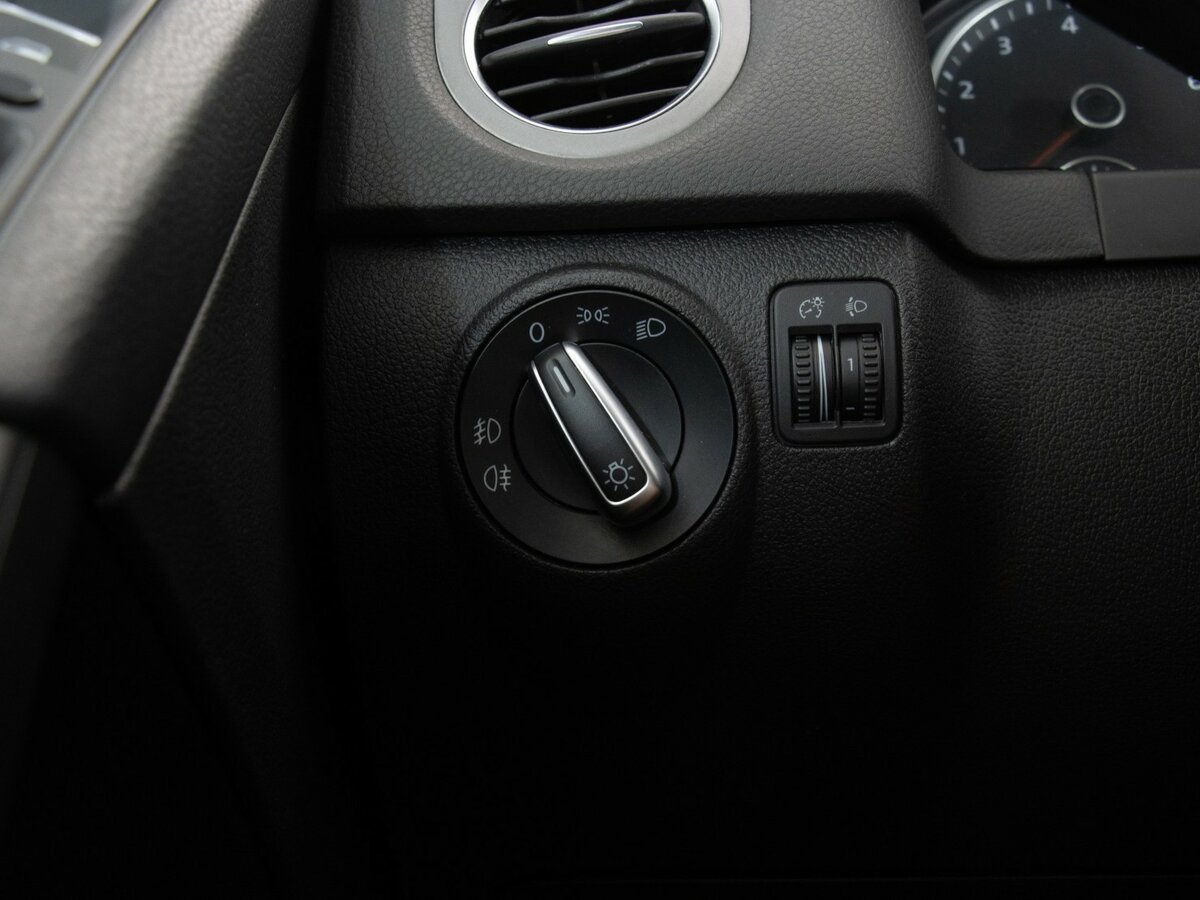 Купить Volkswagen Tiguan с пробегом. Фото: #14