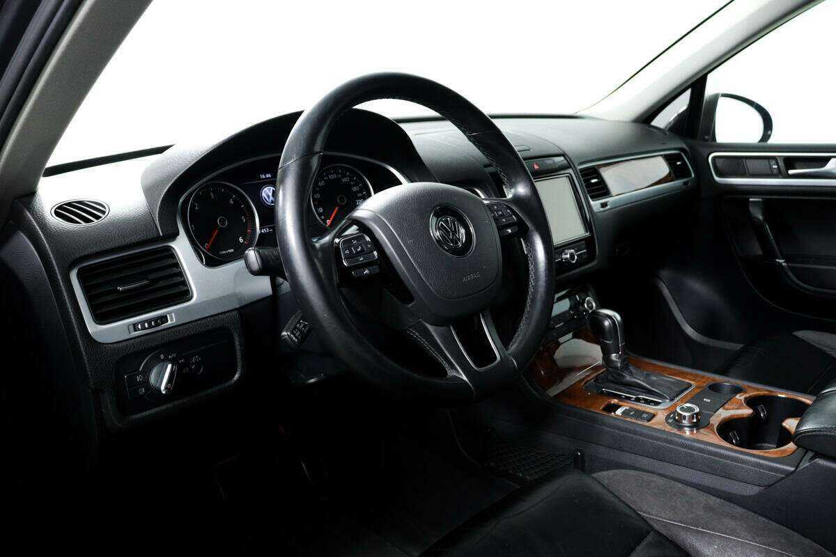 Купить Volkswagen Touareg с пробегом. Фото: #12
