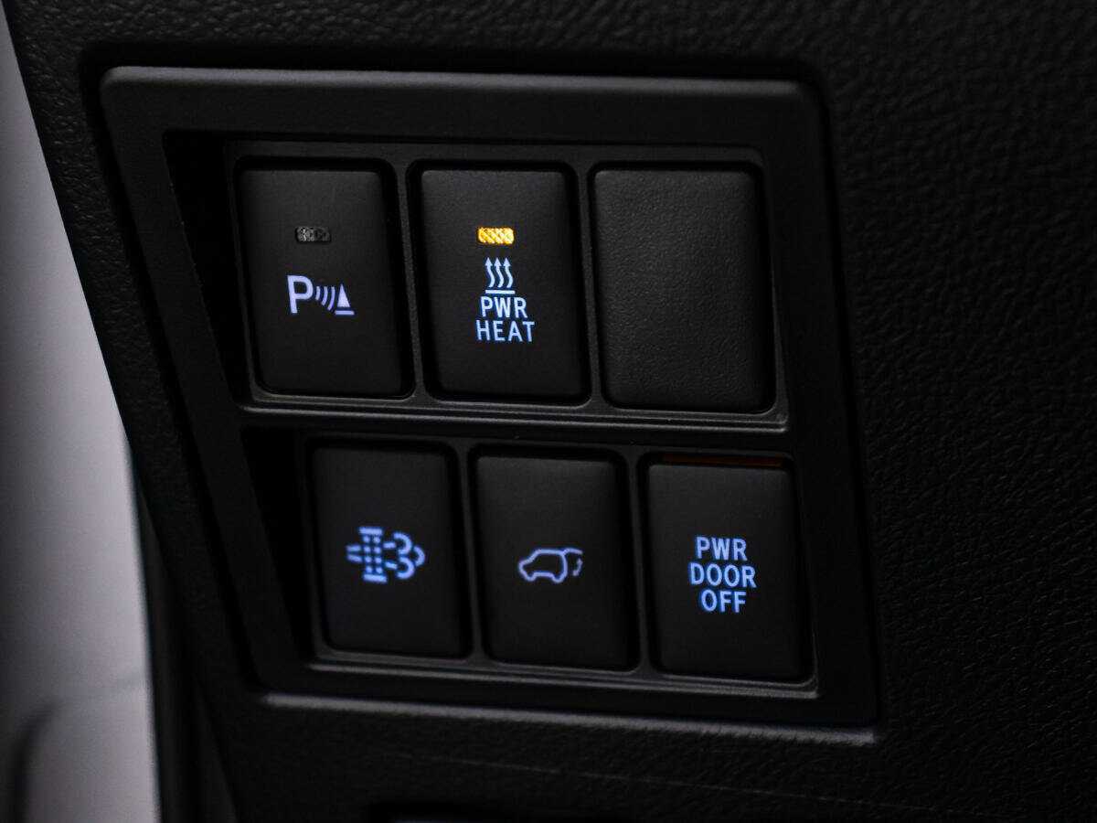 Купить Toyota Fortuner с пробегом. Фото: #22