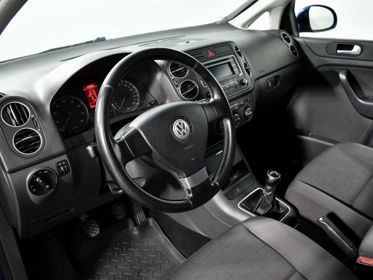Купить Volkswagen Golf Plus с пробегом. Фото: #8