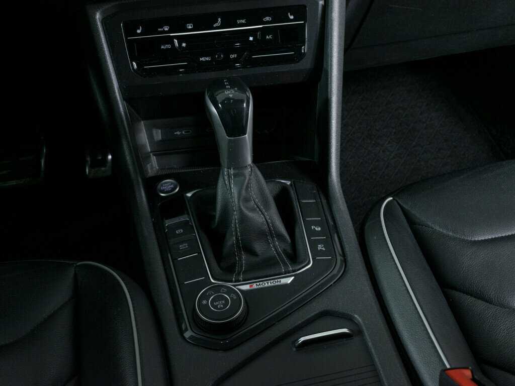 Купить Volkswagen Tiguan с пробегом. Фото: #12