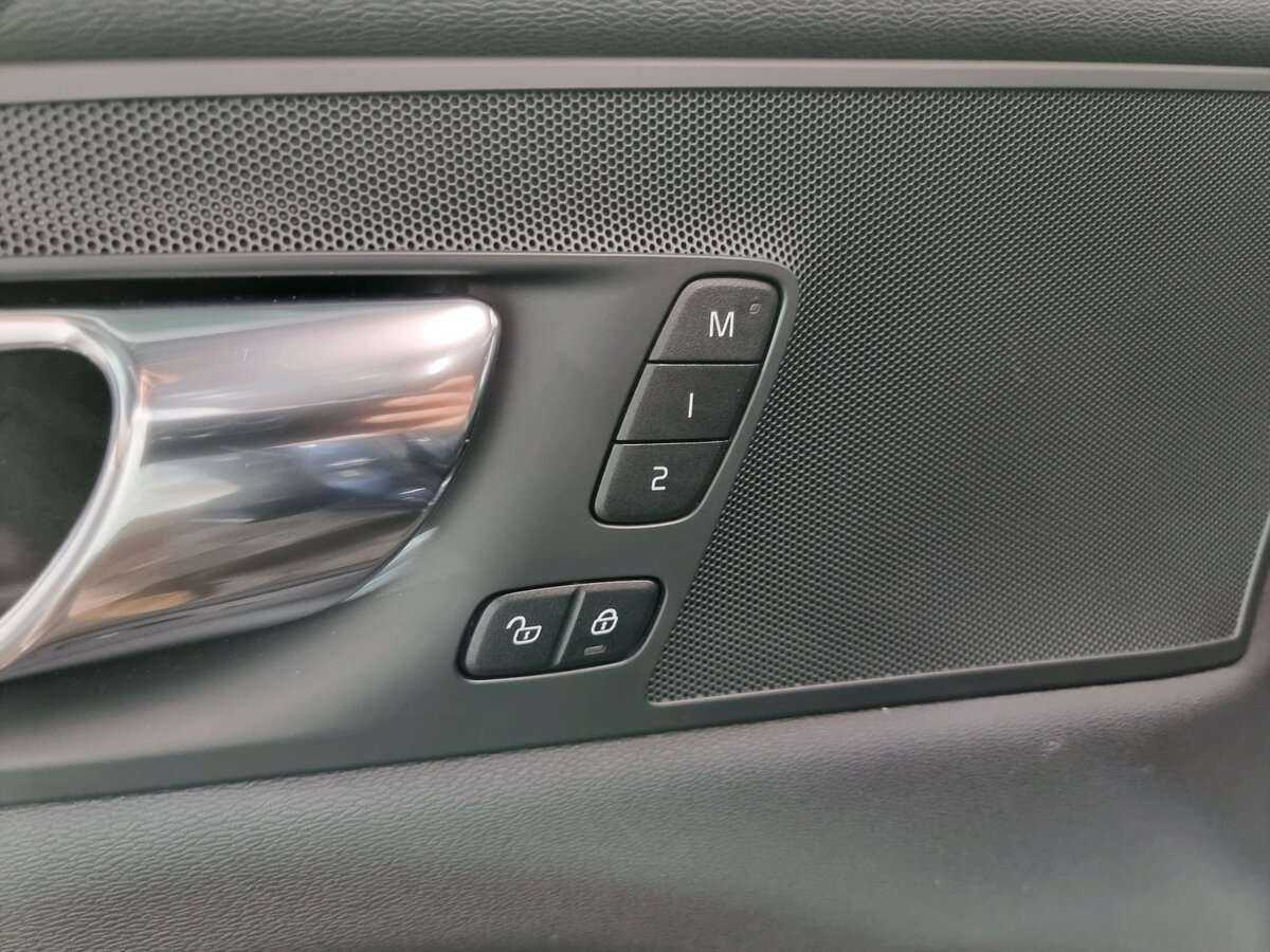 Купить Volvo XC60 с пробегом. Фото: #10