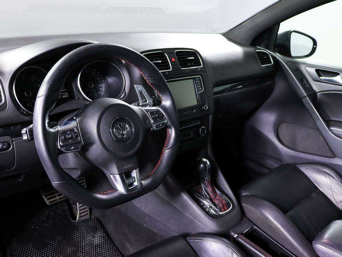 Купить Volkswagen Golf GTI с пробегом. Фото: #10