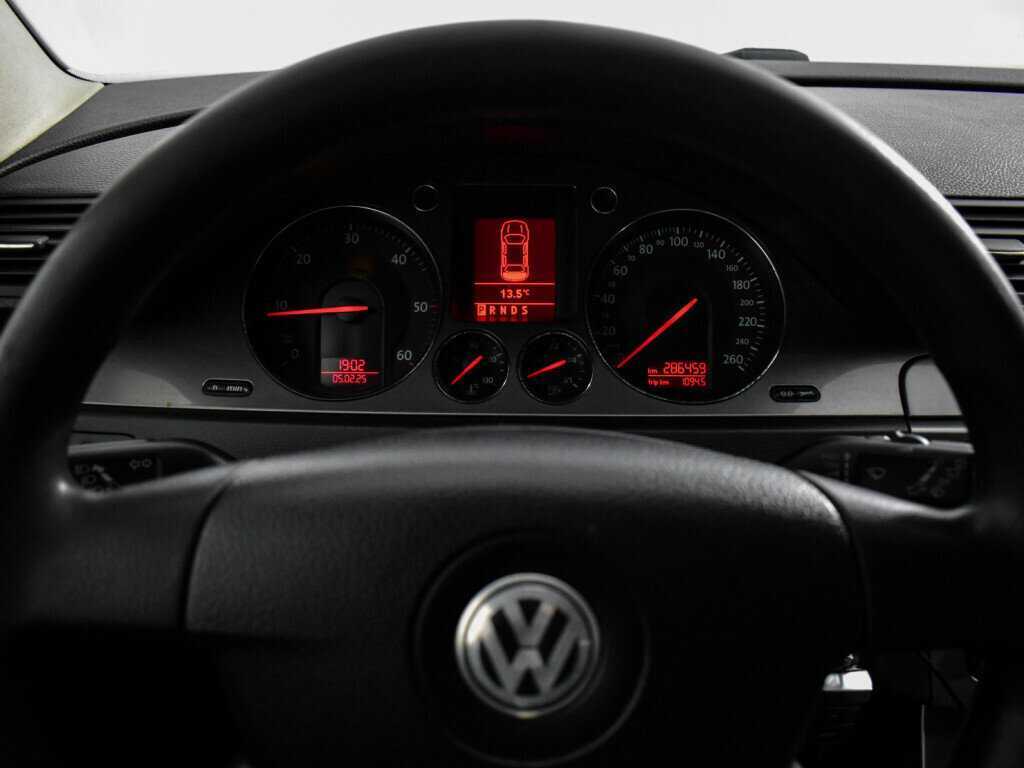 Купить Volkswagen Passat с пробегом. Фото: #11