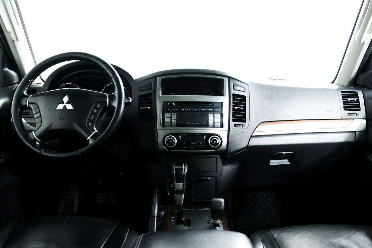Купить Mitsubishi Pajero с пробегом. Фото: #10