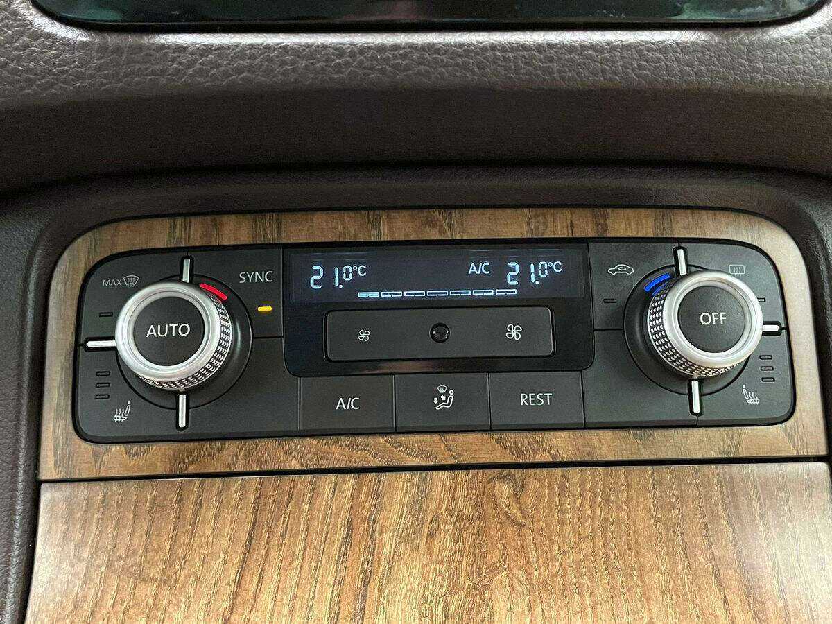 Купить Volkswagen Touareg с пробегом. Фото: #20
