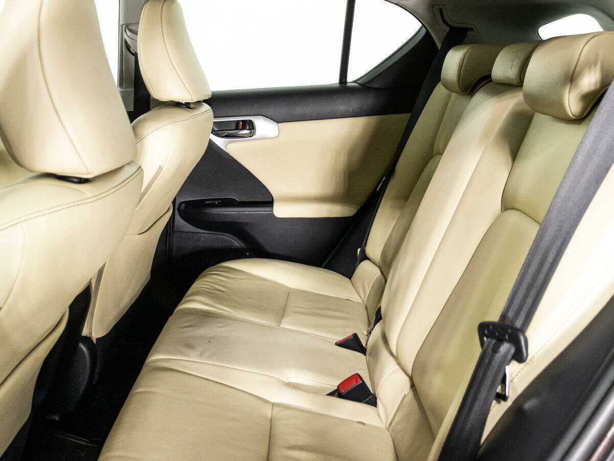 Купить Lexus CT с пробегом. Фото: #9