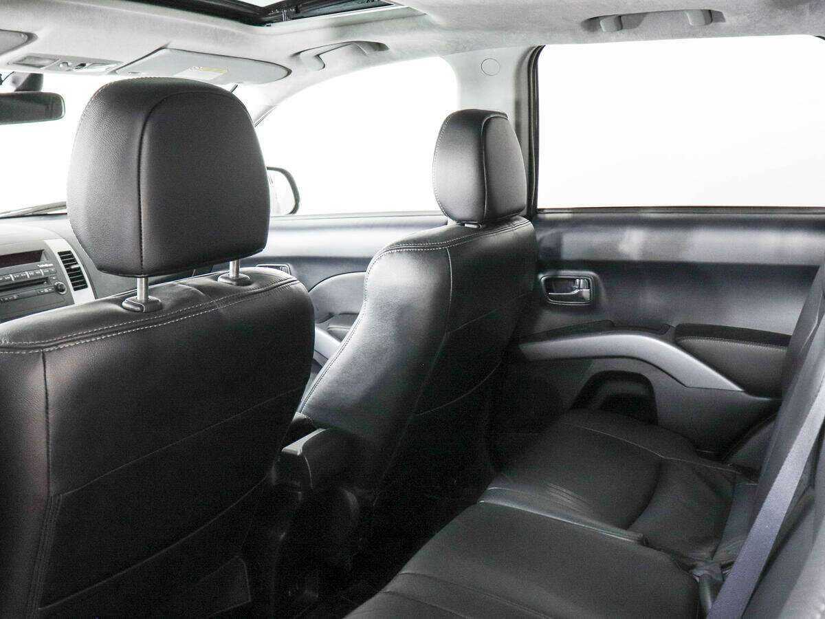 Купить Mitsubishi Outlander с пробегом. Фото: #11