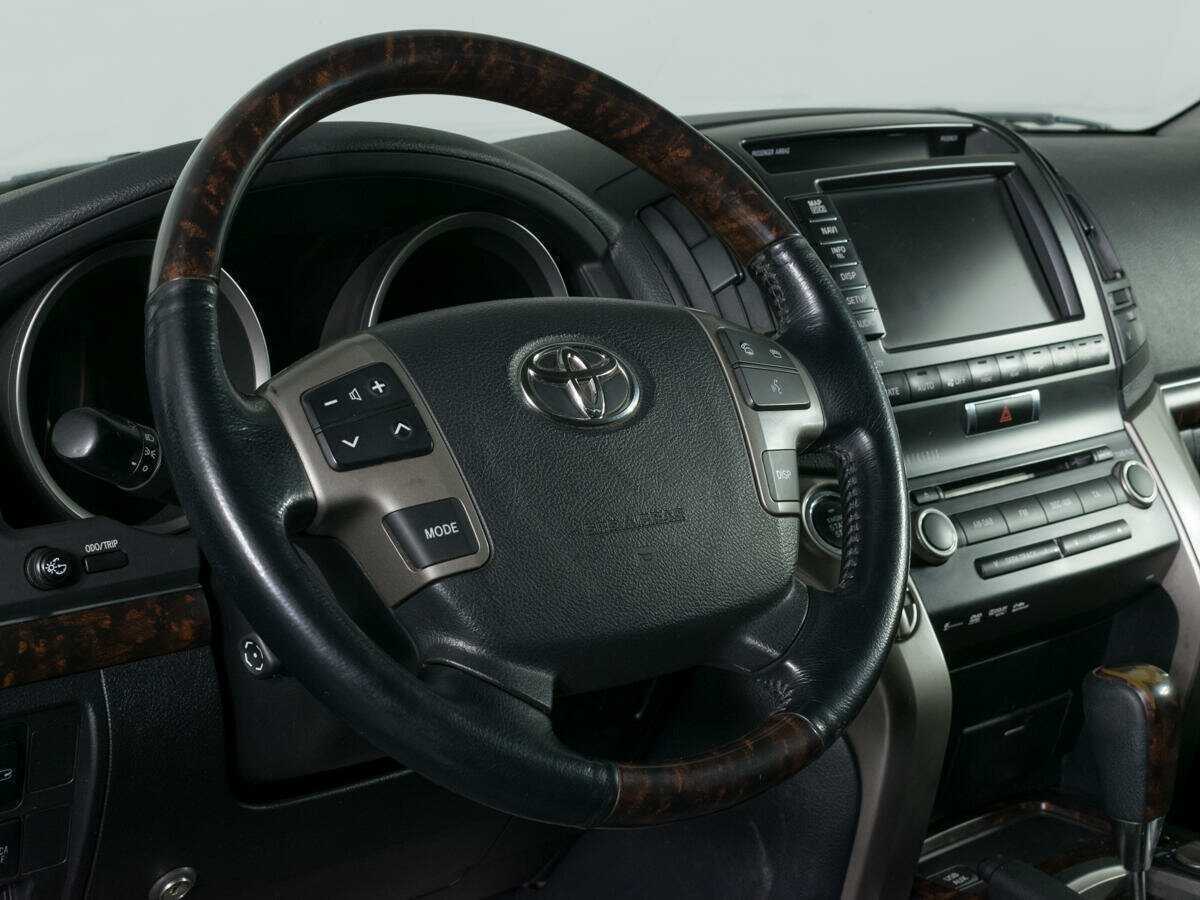 Купить Toyota Land Cruiser с пробегом. Фото: #15