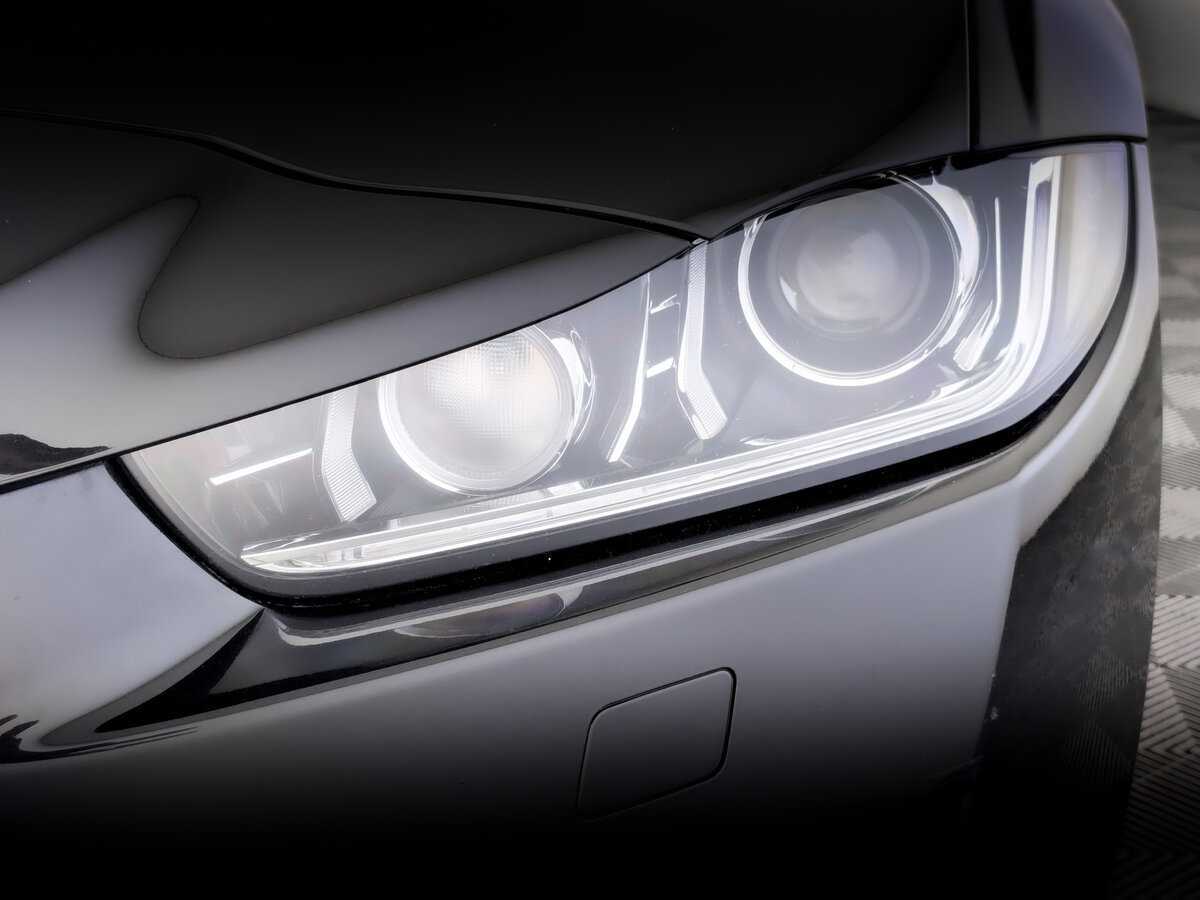 Купить Jaguar XE с пробегом. Фото: #16
