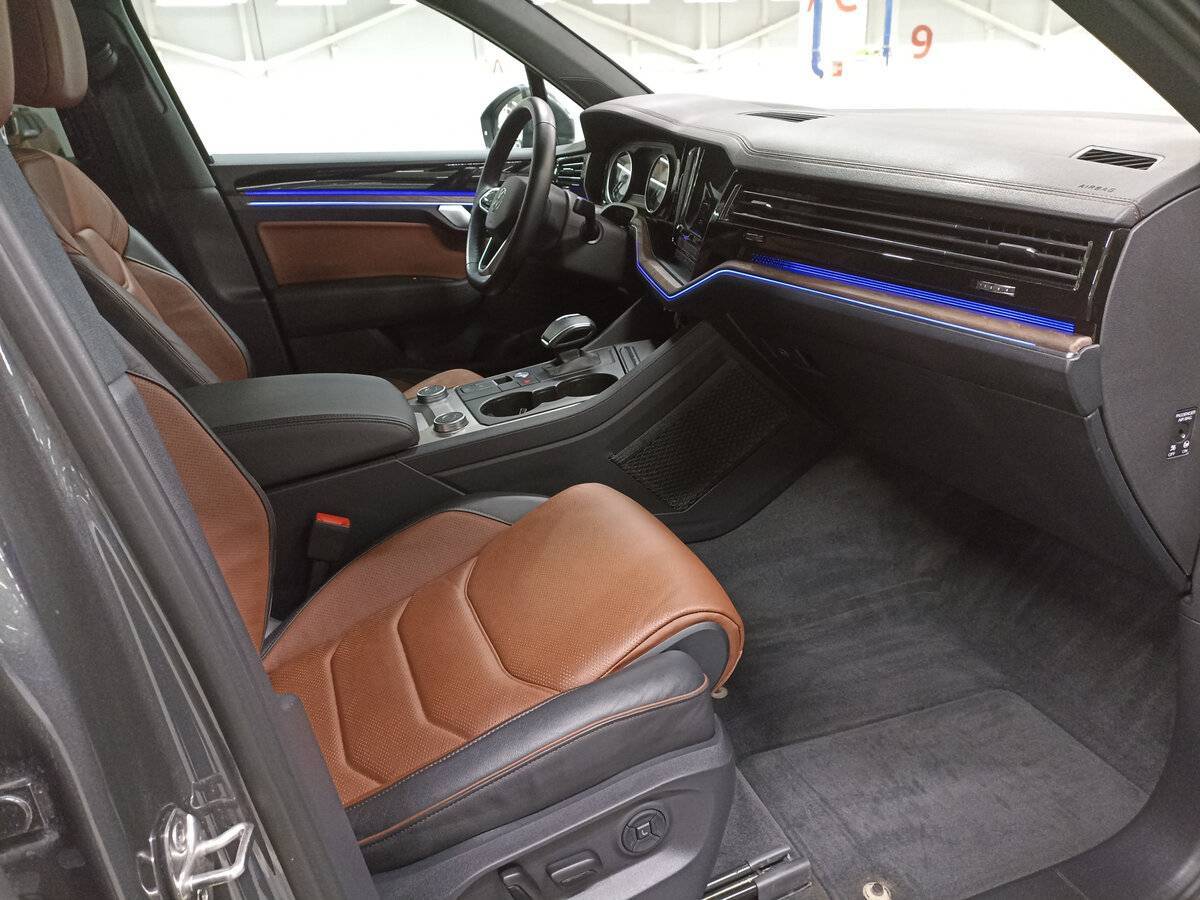 Купить Volkswagen Touareg с пробегом. Фото: #10
