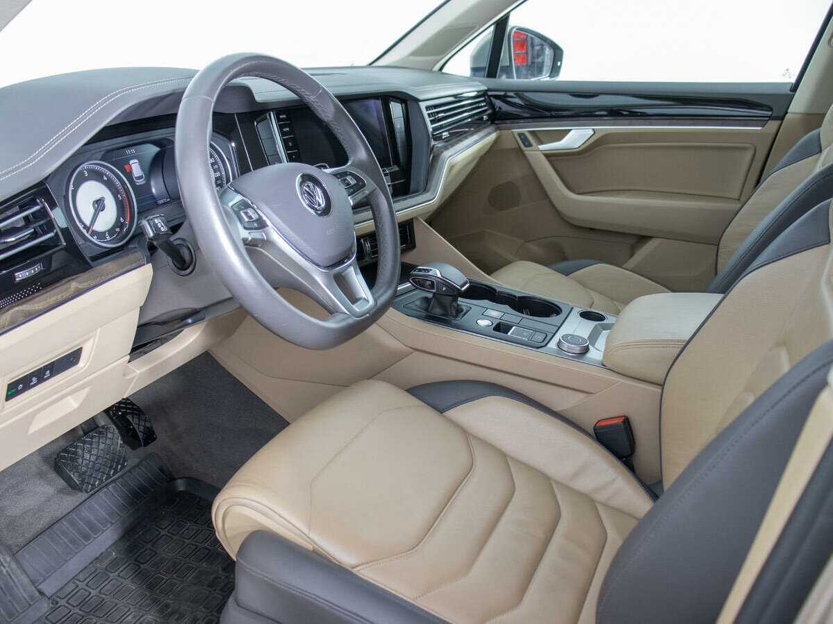 Купить Volkswagen Touareg с пробегом. Фото: #11