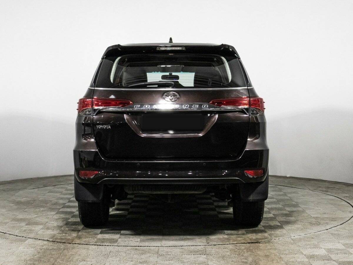 Купить Toyota Fortuner с пробегом. Фото: #5