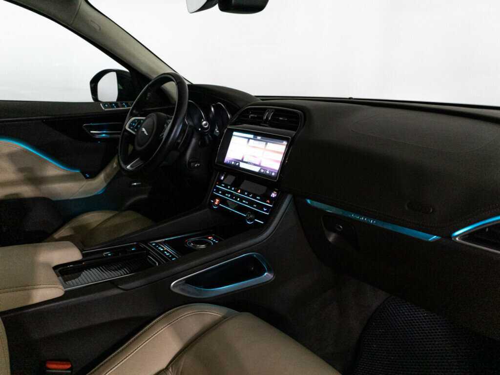 Купить Jaguar F-Pace с пробегом. Фото: #22