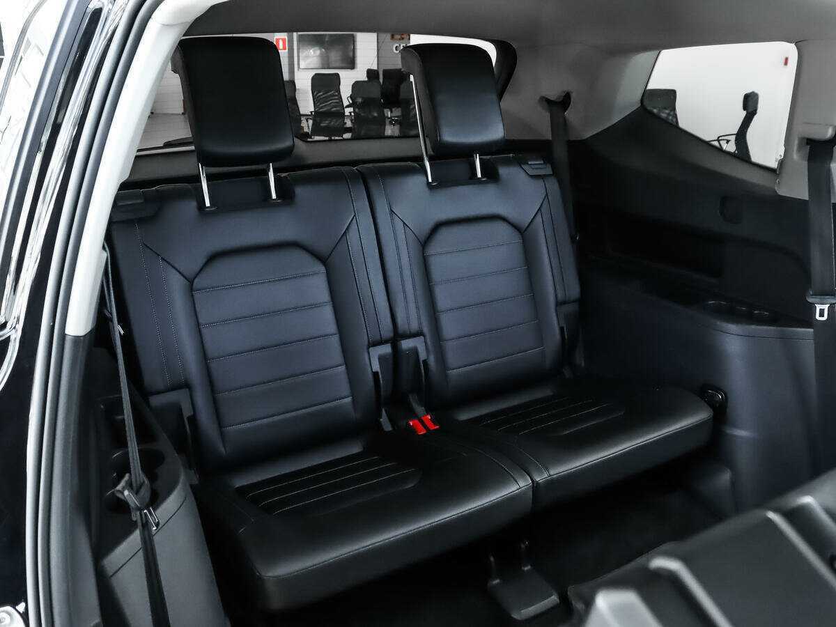 Купить Volkswagen Teramont с пробегом. Фото: #16