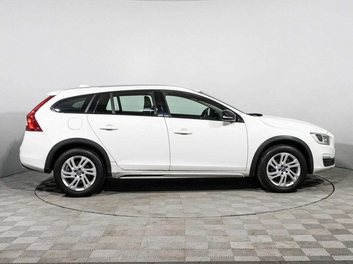 Купить Volvo V60 Cross Country с пробегом. Фото: #3