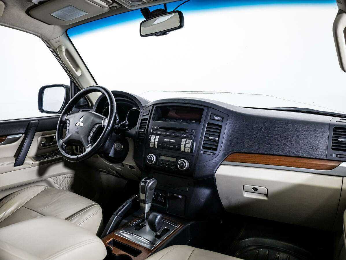 Купить Mitsubishi Pajero с пробегом. Фото: #8